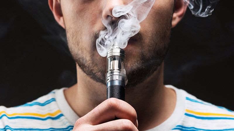 Adolescentes de escolas privadas são os que mais experimentam cigarro eletrônico no Brasil Adolescentes de escolas privadas são os que mais experimentam cigarro eletrônico no Brasil