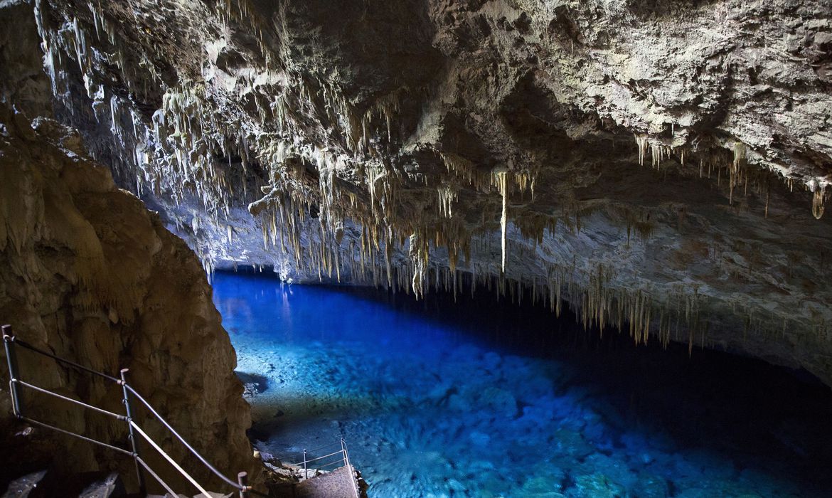 Prefeitura de Bonito vai explorar por 20 anos turismo à Gruta do Lago Azul