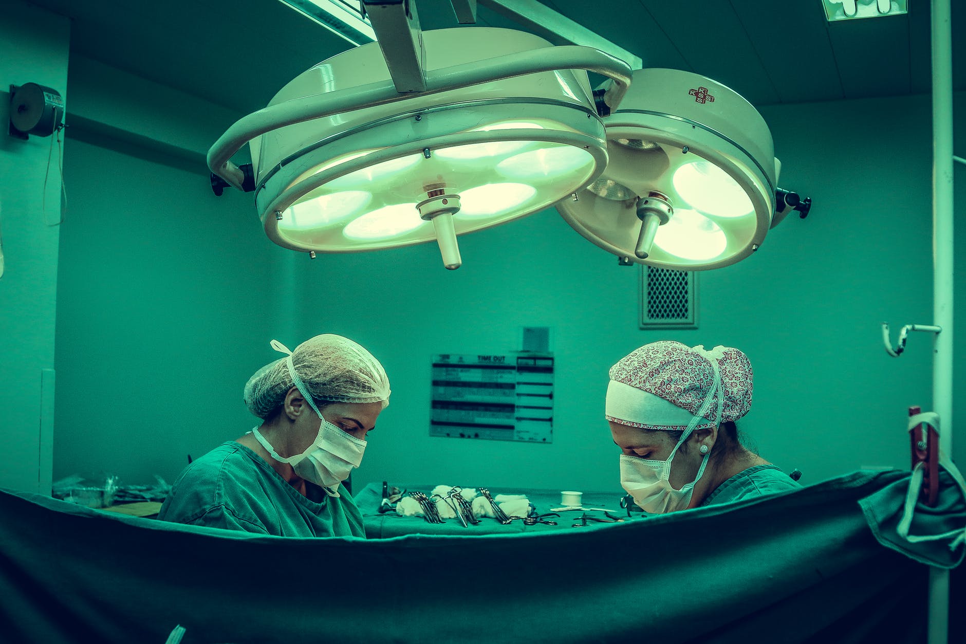 Robôs chegam para realizar cirurgias menos invasivas e dar mais precisão à medicina ortopédica Robôs chegam para realizar cirurgias menos invasivas e dar mais precisão à medicina ortopédica