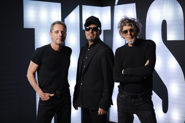 Banda Titãs comemora 40 anos de carreira em São Paulo com show Olho Furta-Cor