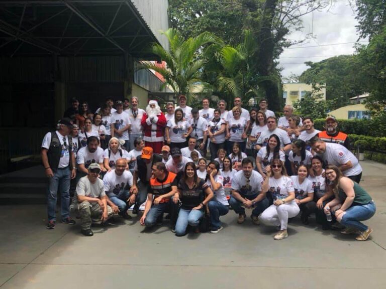 Presentes de Natal chegam mais cedo para crianças do Instituto Jô Clemente, a antiga Apae