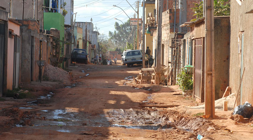 Pobreza tem aumento recorde no Brasil e atinge 62,5 milhões de pessoas, maior nível desde 2012 Pobreza tem aumento recorde no Brasil e atinge 62,5 milhões de pessoas, maior nível desde 2012