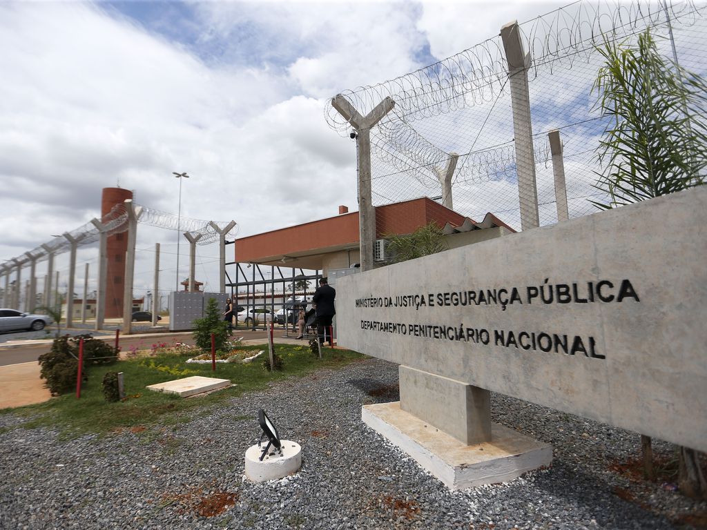 São Paulo investe quase 2 mil vezes mais em policiar e prender do que em cuidar de quem sai da prisão São Paulo investe quase 2 mil vezes mais em policiar e prender do que em cuidar de quem sai da prisão
