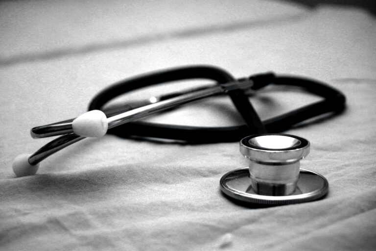 Projeto de lei mira médicos que estuprem mulheres vulneráveis durante procedimento