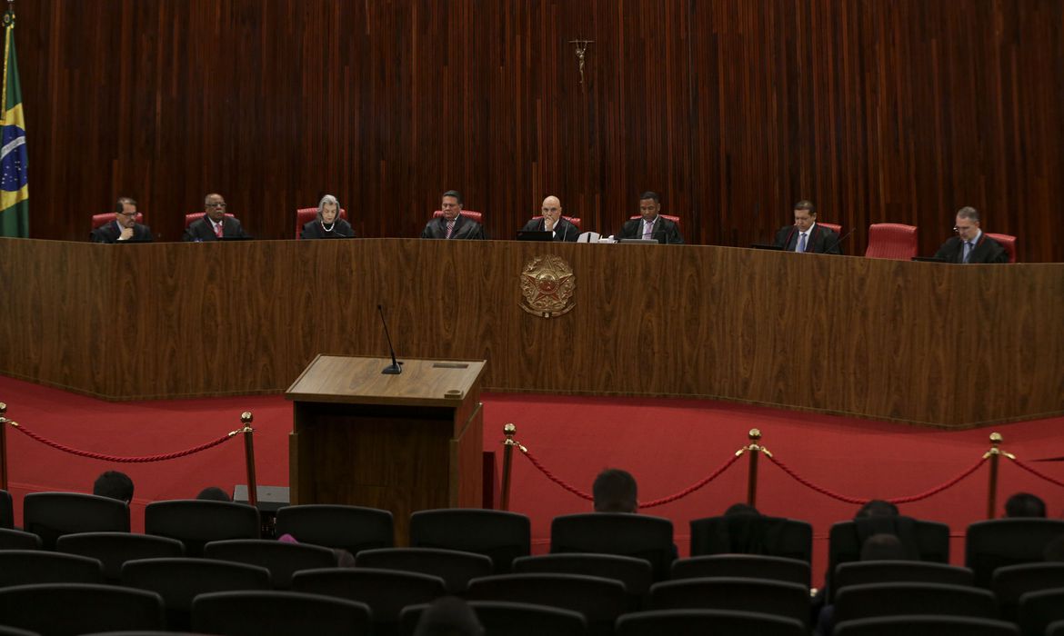 Tribunal Superior Eleitoral torna ex-presidente Bolsonaro inelegível por 8 anos Tribunal Superior Eleitoral torna ex-presidente Bolsonaro inelegível por 8 anos