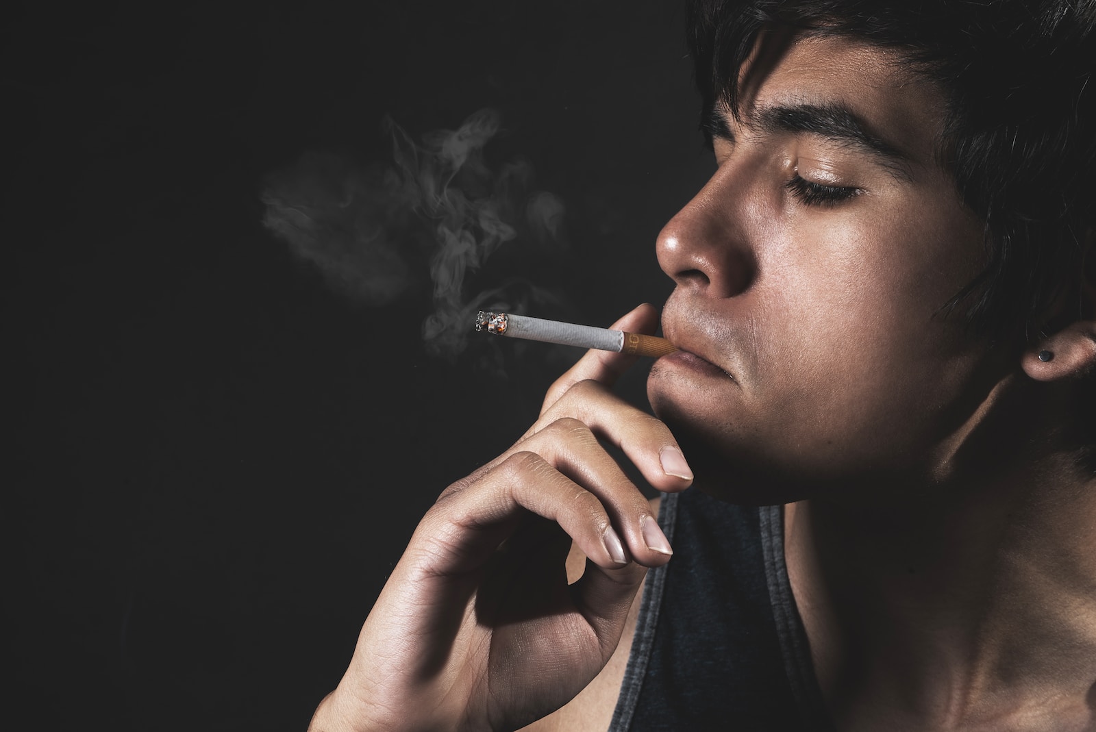 Indústria do tabaco mente, assedia jovens e interfere nas políticas de saúde, diz OMS Indústria do tabaco mente, assedia jovens e interfere nas políticas de saúde, diz OMS