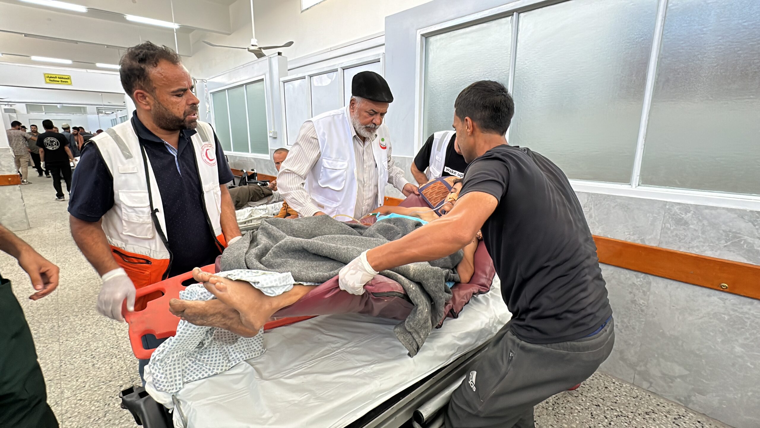 Tropas israelenses prendem e ferem profissionais do Hospital Kamal Adwan, no norte de Gaza Tropas israelenses prendem e ferem profissionais do Hospital Kamal Adwan, no norte de Gaza