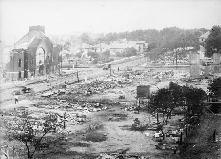 Justiça norte-americana conclui 103 anos depois: brancos assassinaram comunidade negra de Tulsa