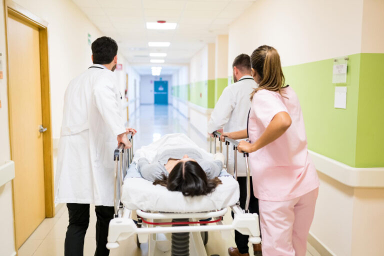 Na sala de emergências, médicos acertam mais que IA ao preverem que pacientes críticos vão morrer