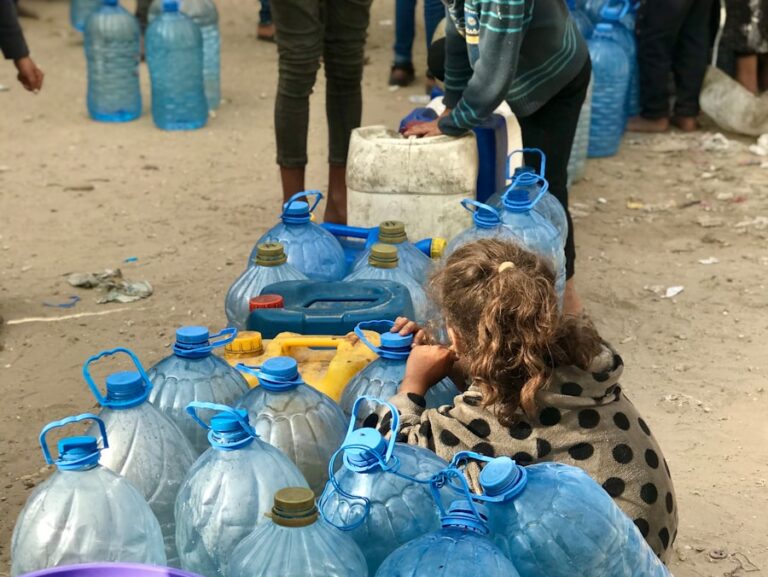 Organização Mundial da Saúde pede que Gaza seja inundada por alimentos para evitar mortes por fome