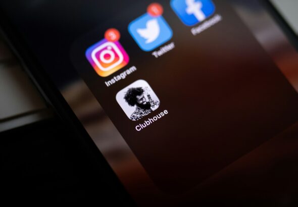 Campanha orquestrada nas redes usa falsa acusação de censura para atacar projeto que regulamenta proteção a crianças na internet