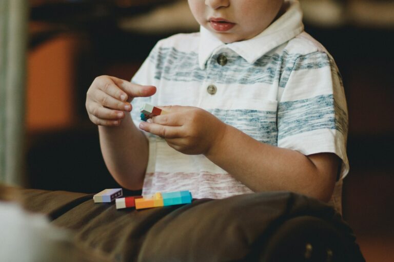 OMS orienta gestantes a seguirem recomendações médicas e descarta ligação de autismo com paracetamol ou vacinas