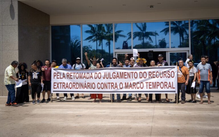 Lideranças indígenas protocolam no STF pedido para retomada de julgamento sobre direitos territoriais