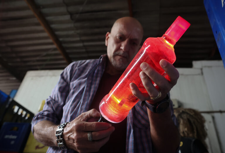 São Paulo intensifica combate ao metanol em bebidas alcoólicas. Saiba como se proteger e denunciar