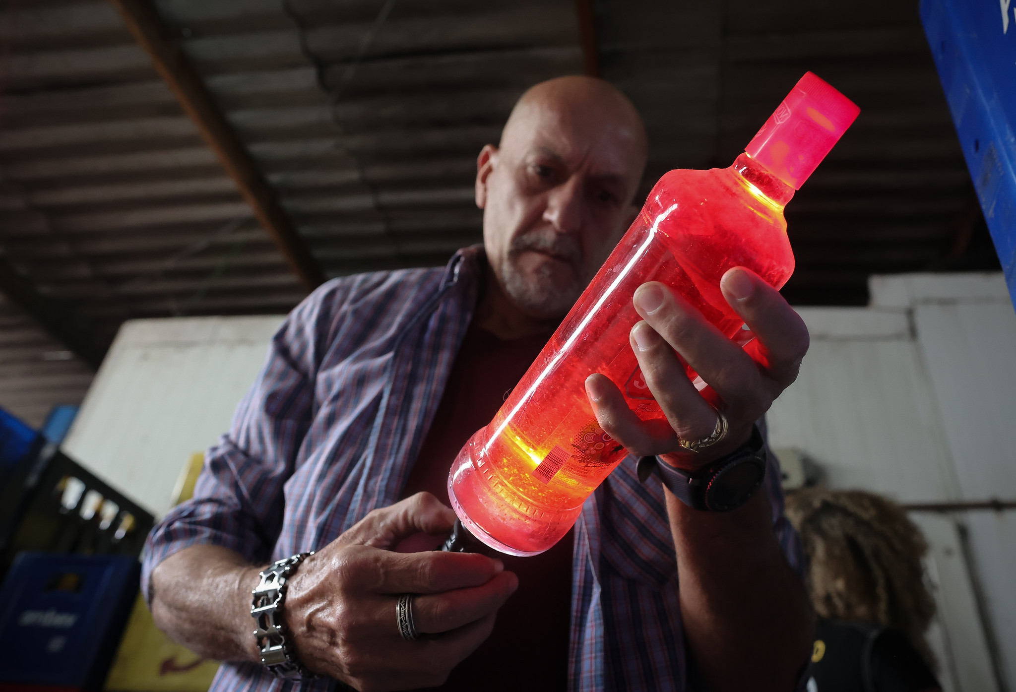 São Paulo intensifica combate ao metanol em bebidas alcoólicas. Saiba como se proteger e denunciar