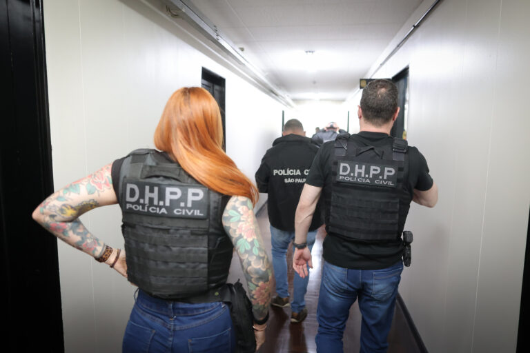 Mulher é presa no ES suspeita de integrar rede de exploração sexual infantil ligada a piloto paulista