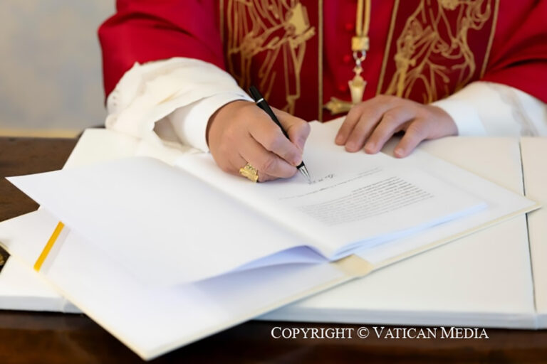 Vaticano: Le&atilde;o XIV alerta para &ldquo;novo colonialismo digital&rdquo; na sa&uacute;de e pede soberania sobre dados