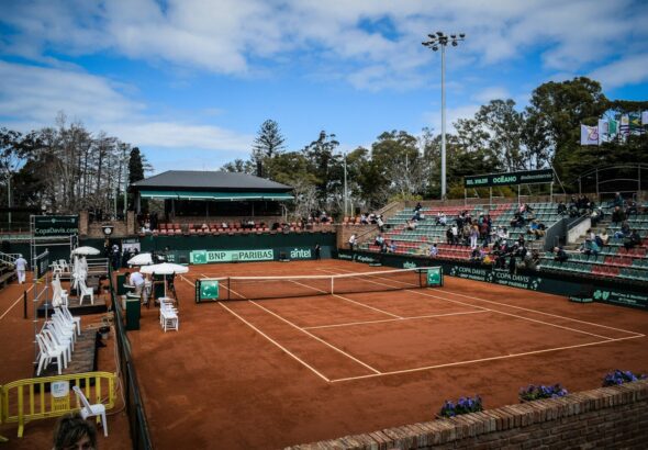 Jo&atilde;o Fonseca faz hist&oacute;ria no t&ecirc;nis brasileiro e vence Djokovic em Roland Garros