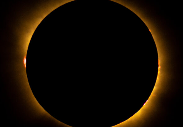 Primeiro eclipse solar total da Europa em 27 anos ilumina c&eacute;u da Espanha ao p&ocirc;r do sol