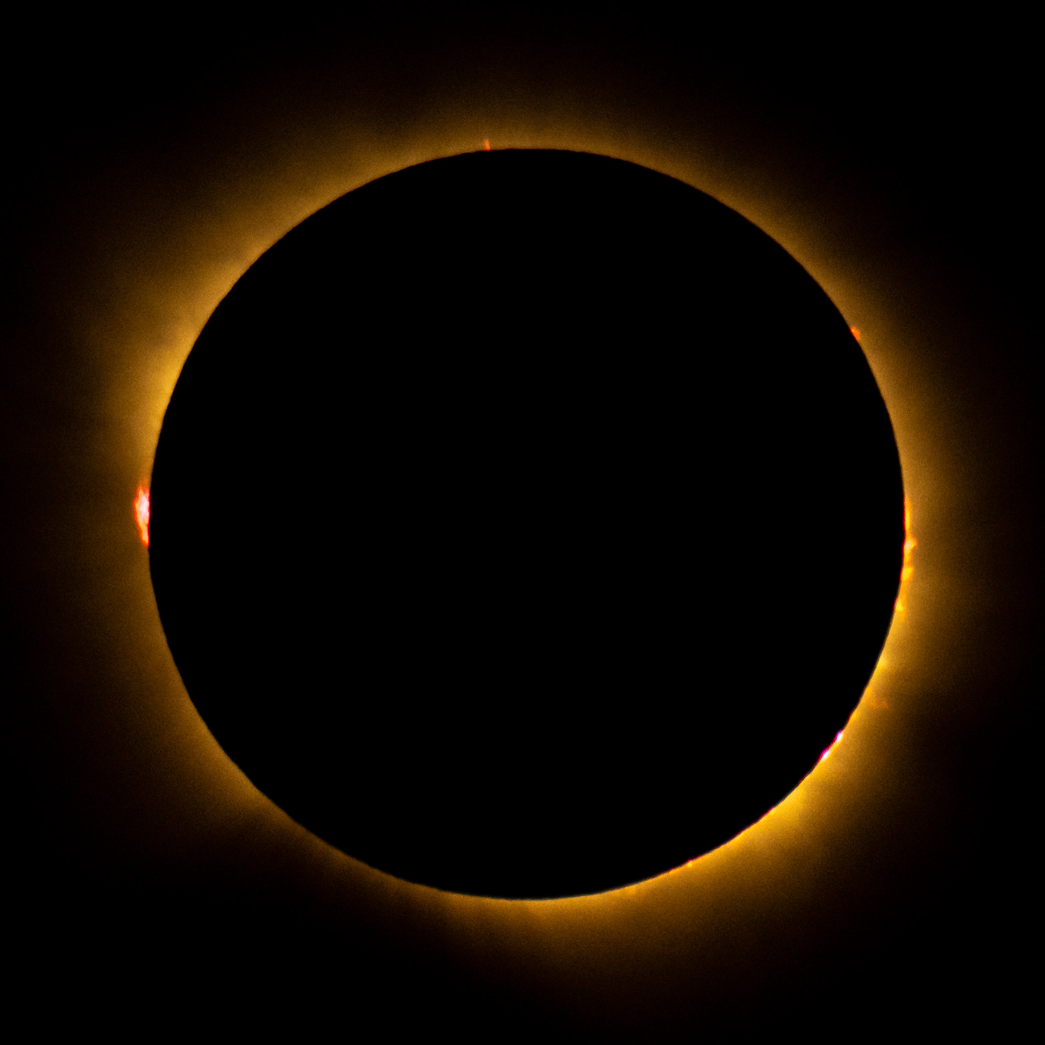 Primeiro eclipse solar total da Europa em 27 anos ilumina céu da Espanha ao pôr do sol